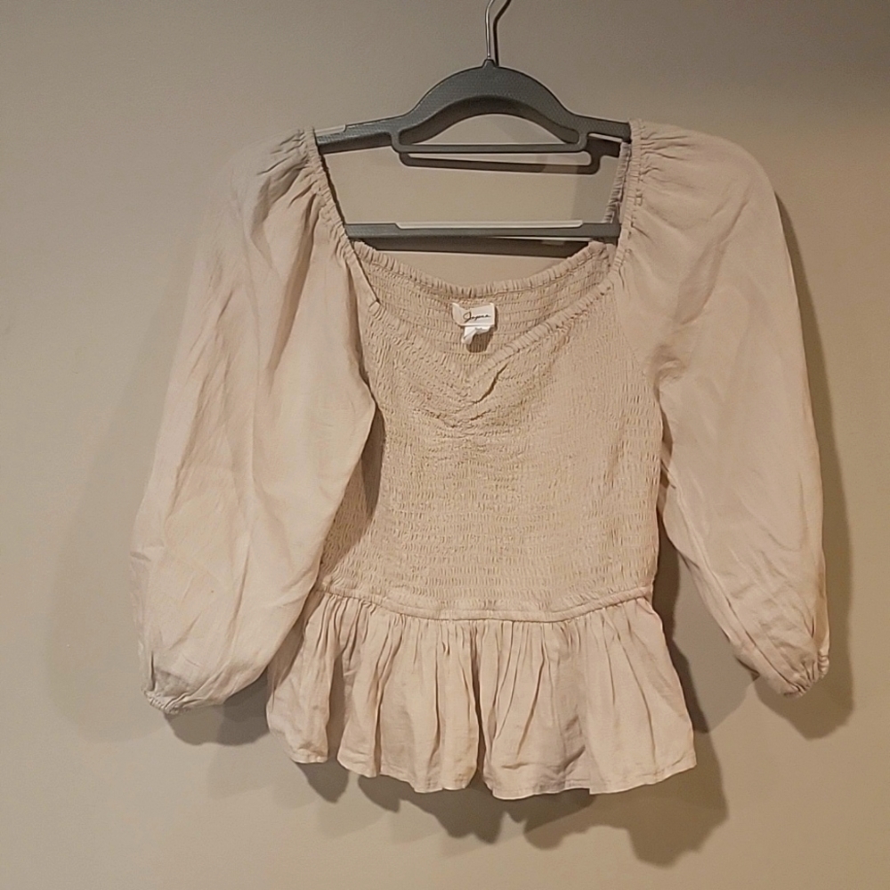 ✨️3/$15 Japna smocked peplum puff sleeve top